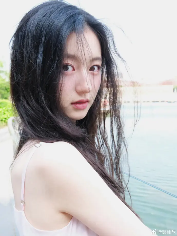 网吧游戏下载场景